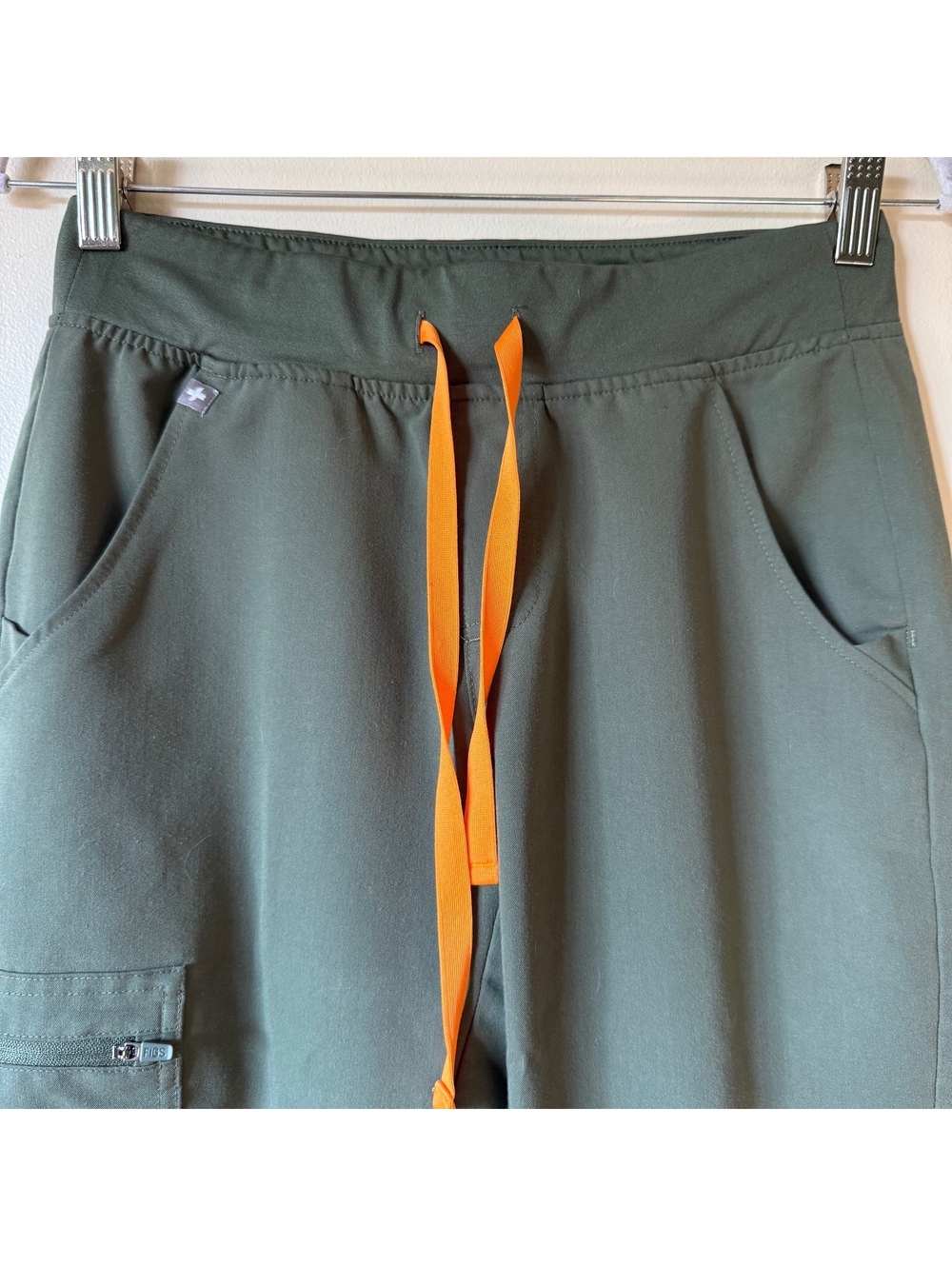 FIGS Zamora Jogger women’s Scrub Pants Olive Green XS/P Technical Collection V - Picture 3 of 8